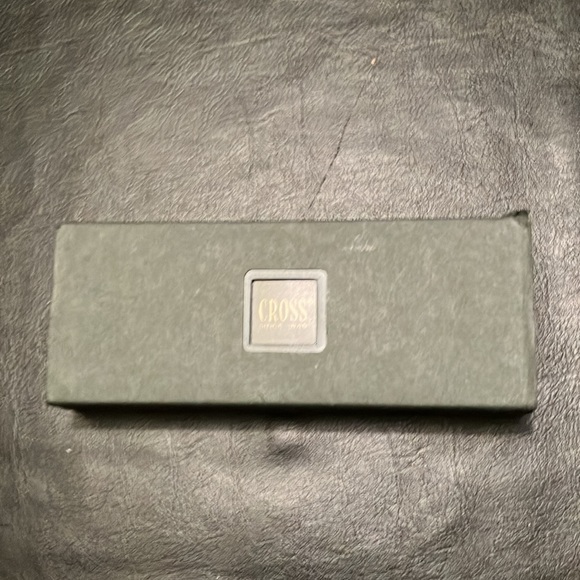 Gold pen and pencil set by Cross. Brand new inbox vintage set. New condition. - Picture 4 of 4